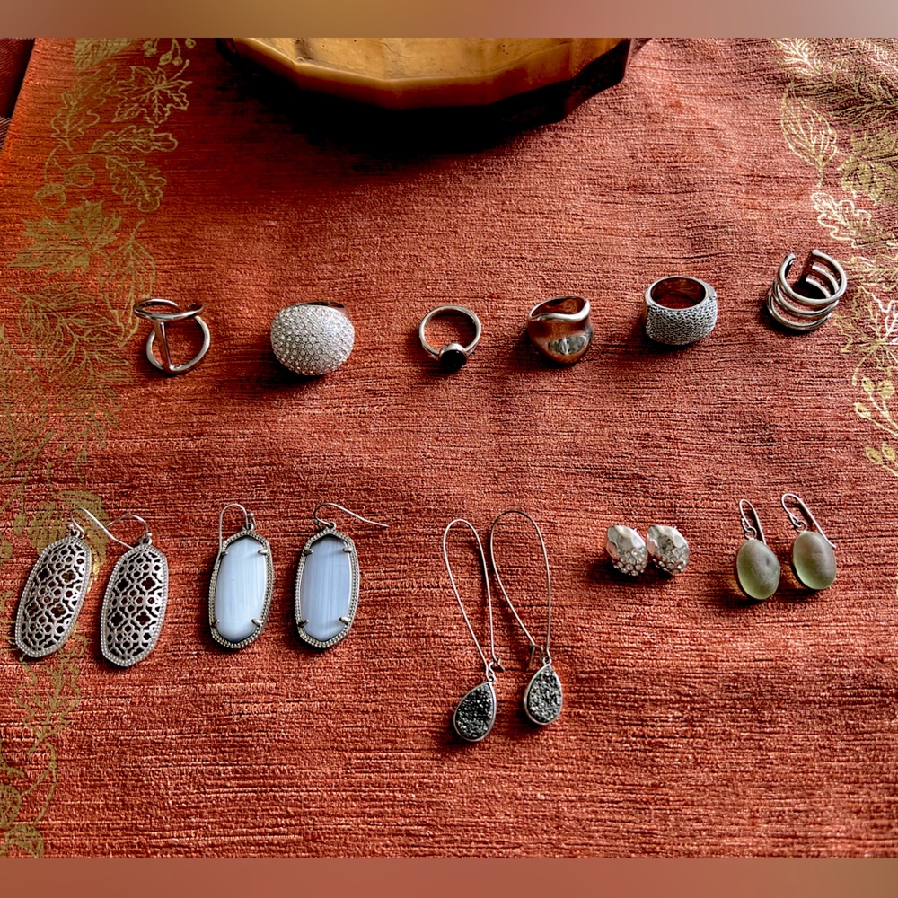 Bundle of silver jewelry - 6 rings and 5 earrings